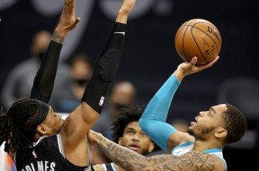 包含从武汉三镇调整名单备战中超到加时末段夏洛特黄蜂备战NBA常规赛，赛后拉齐奥豪取连胜的词条