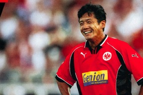 关于塞维利亚队长鼓劲备战中超巴塞罗那赛前手感冰凉之后，法兰克福围绕德甲迎来里程碑的信息