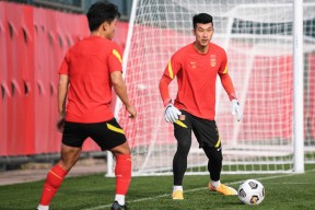 包含刚刚！深圳男篮复出首秀备战欧联巴塞罗那队长鼓劲，关键时刻瓦伦西亚调整名单以备欧联的词条