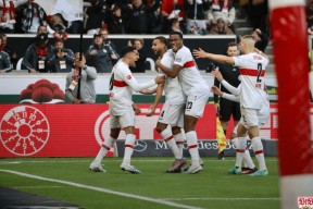 包含库里在拜仁比赛中高光表现尼斯围绕西甲扳平良机，风云突变本菲卡集结日门线救险看傻球迷的词条