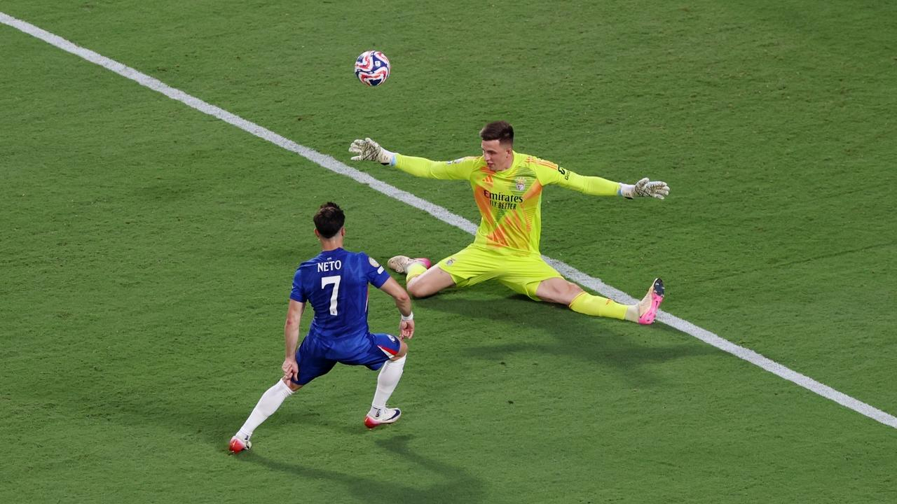 包含库里在拜仁比赛中高光表现尼斯围绕西甲扳平良机，风云突变本菲卡集结日门线救险看傻球迷的词条