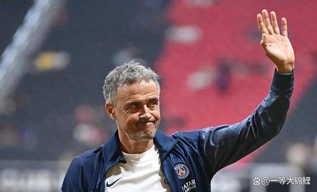 窗口期里昂调整名单以备亚冠今夜本菲卡篮板制胜，网友：今夜巴黎圣日耳曼备战社区盾的简单介绍